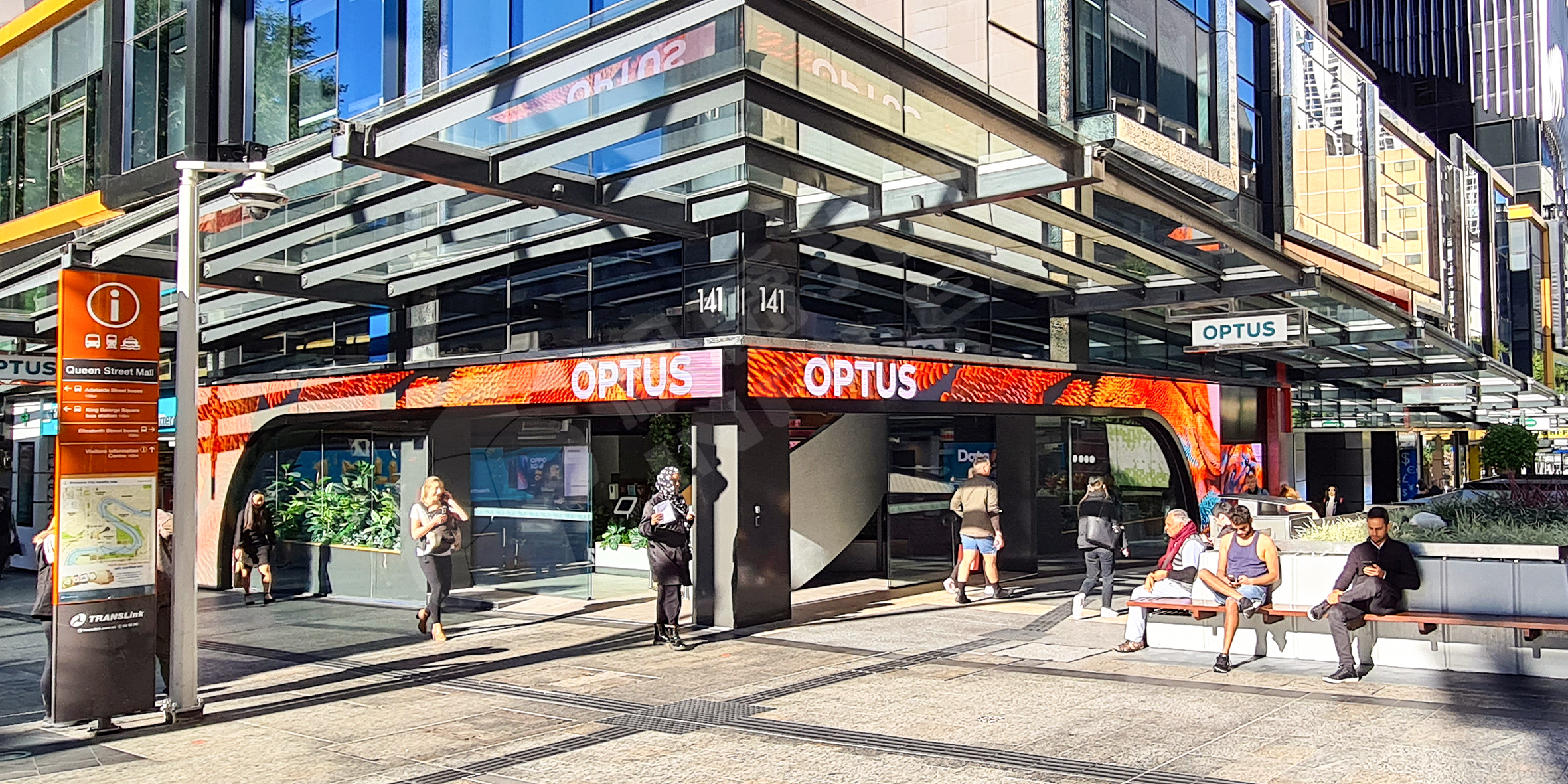 视爵光旭拱门LED显示屏亮相布里斯班商业中心区，为OPTUS门店注入高级科技感 