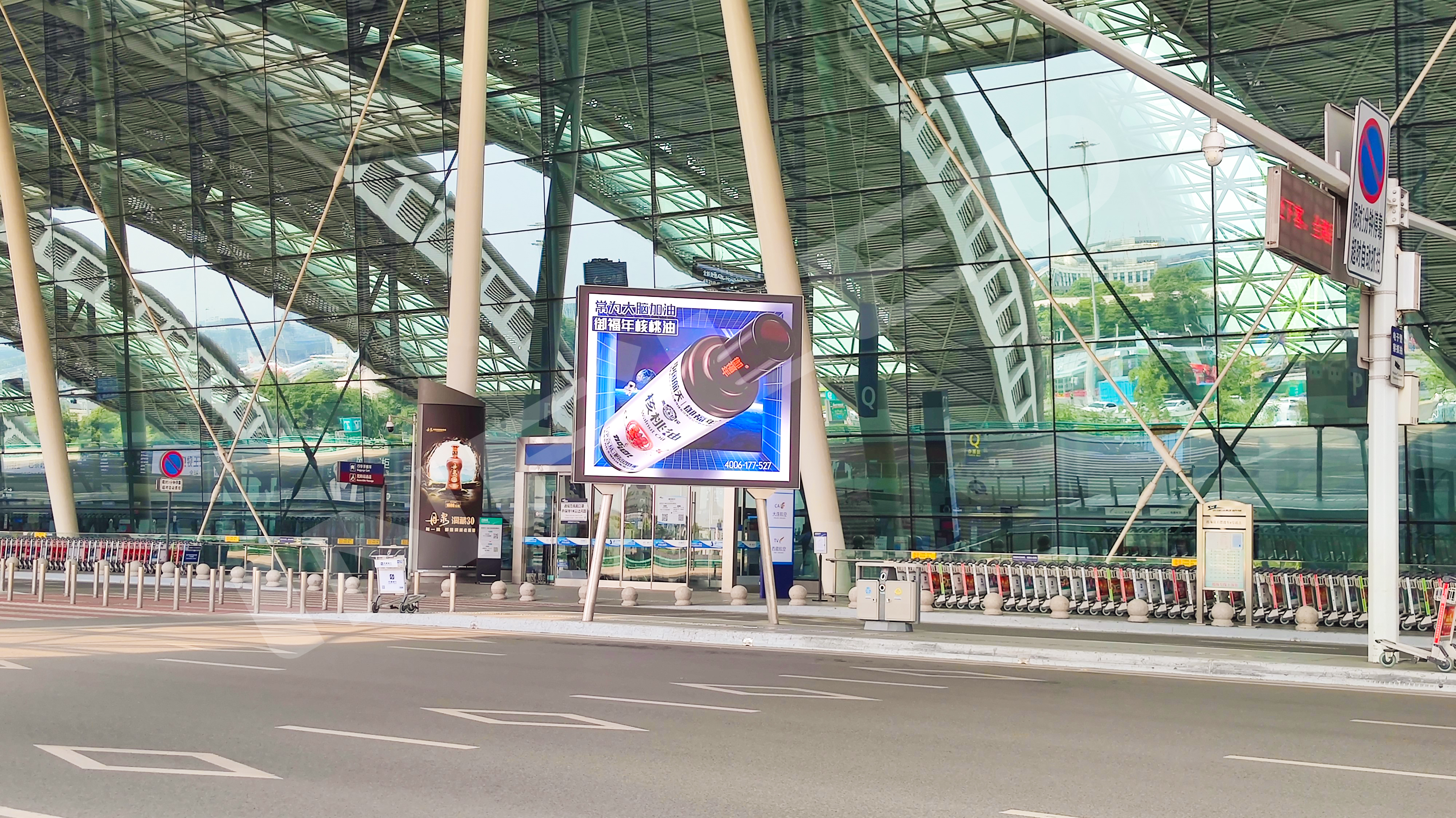 视爵光旭LED显示屏入驻成都双流国际机场T2航站楼外