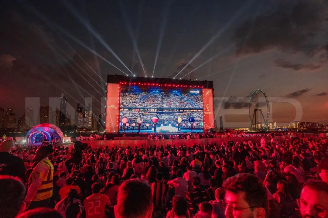 迪拜BudX--世界杯球迷观赛区LED显示屏