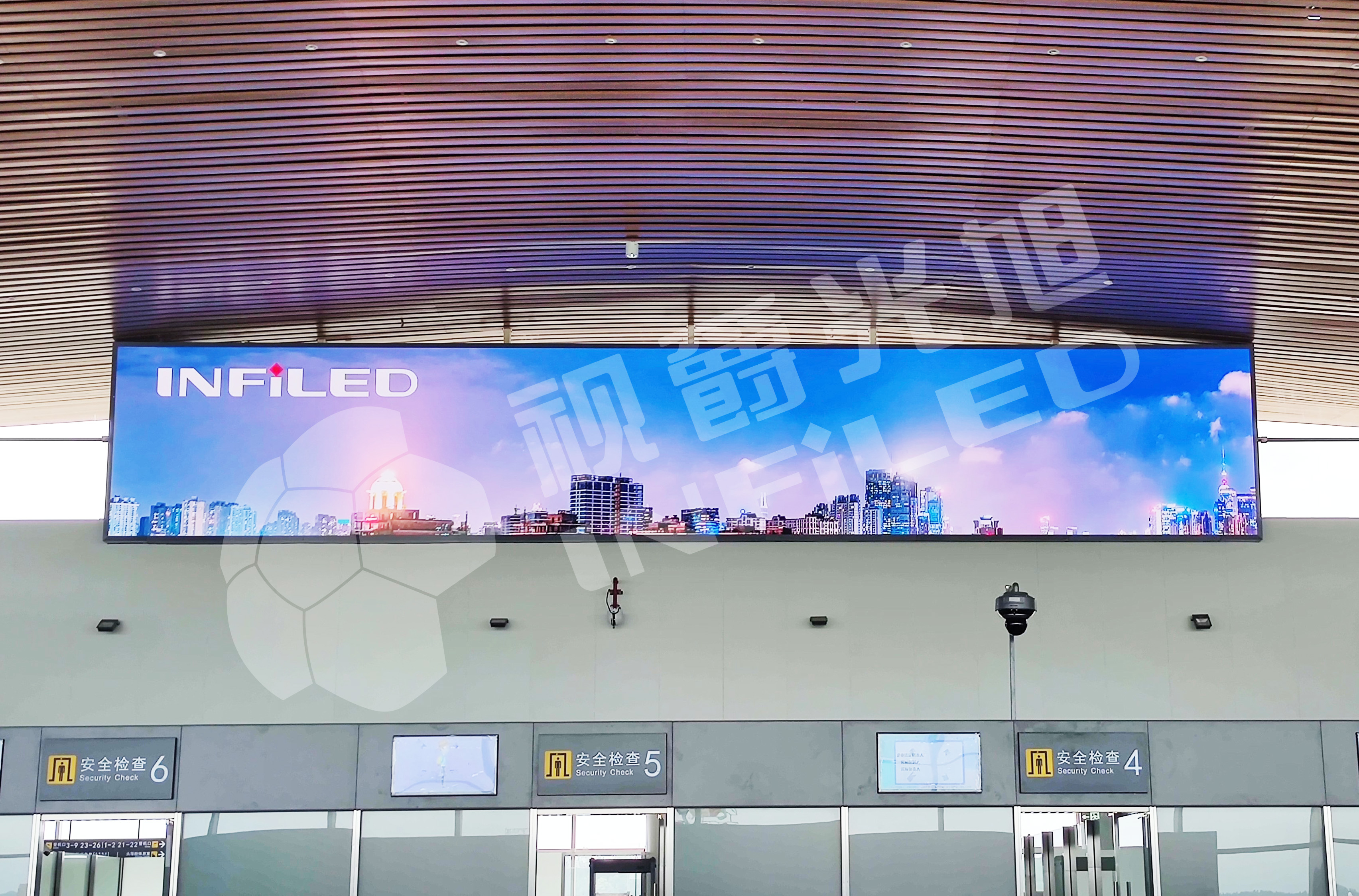 视爵光旭为绵阳南郊机场T2航站楼出发大厅上方打造面积为54㎡的LED显示屏幕