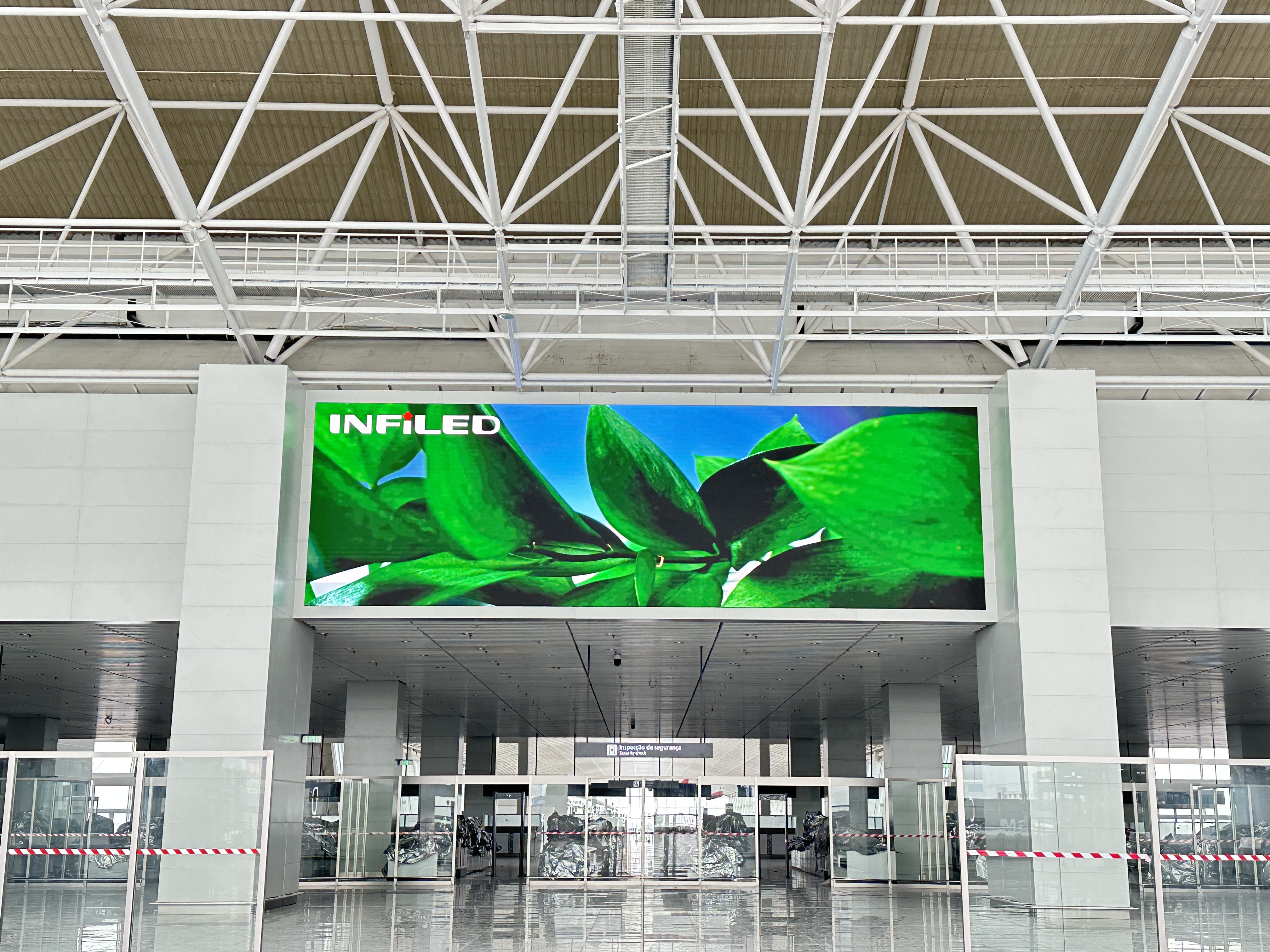 视爵光旭安哥拉内图博士国际机场LED显示屏项目