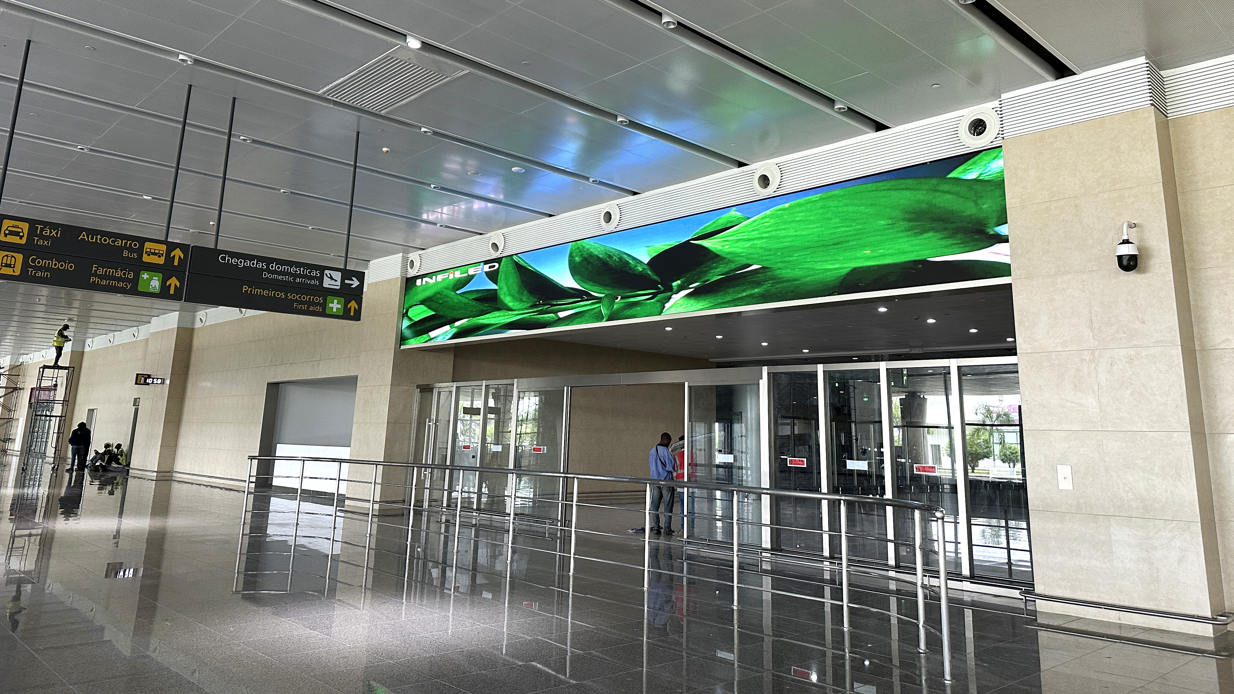 视爵光旭安哥拉内图博士国际机场LED显示屏项目国际抵达的LED显示屏