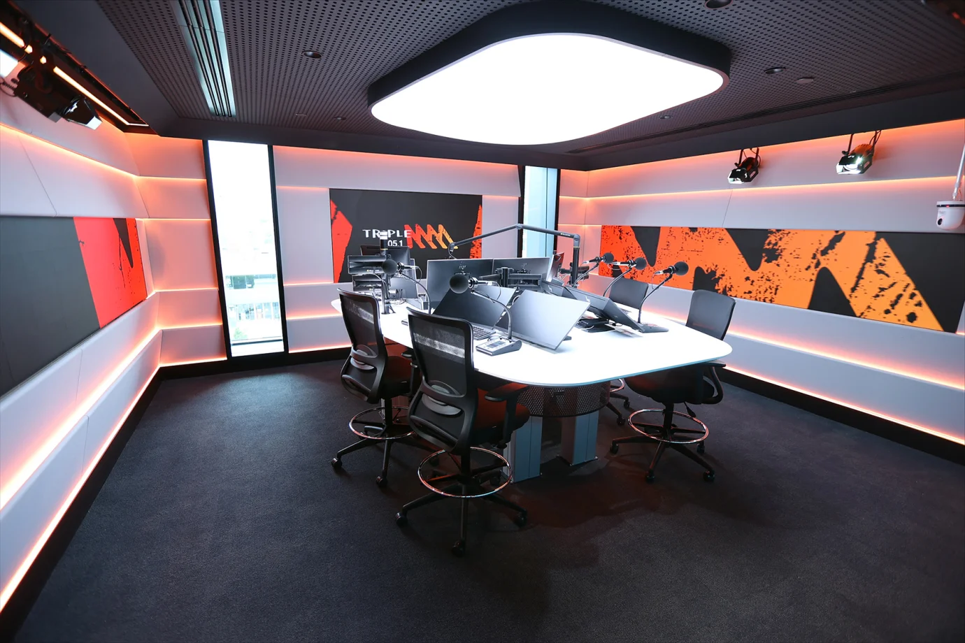 2022_Austereo_02m